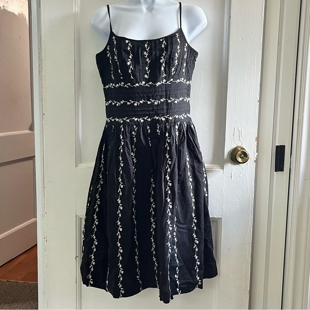 Ann Taylor Womens Dress Black White Floral Embroidery Straps Lined Size 2
